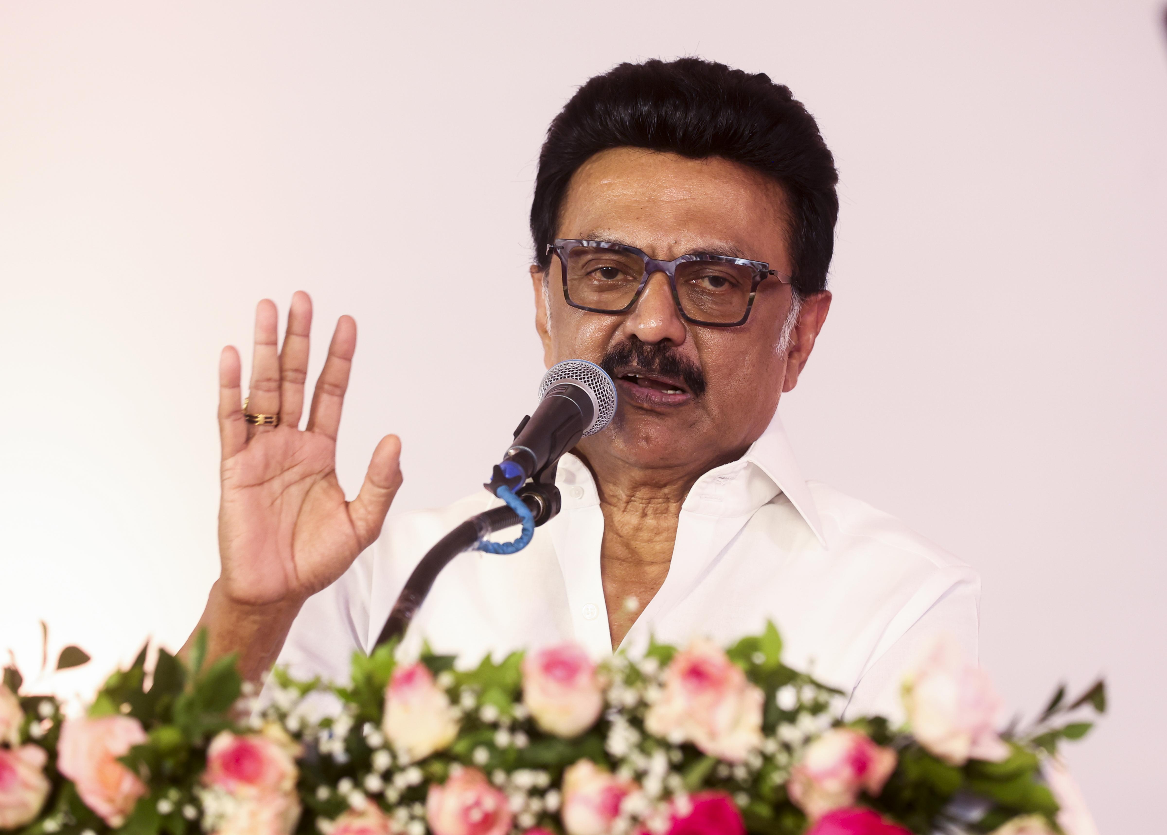 கருப்பை வாய்புற்றநோயைத்தடுத்திடும் மாணவிகளுக்குதடுப்பூசி வழங்கும்திட்டத்தை தமிழகமுதலமைச்சா் மு.க.ஸ்டாலின் தொடங்கி வைத்தாா்.